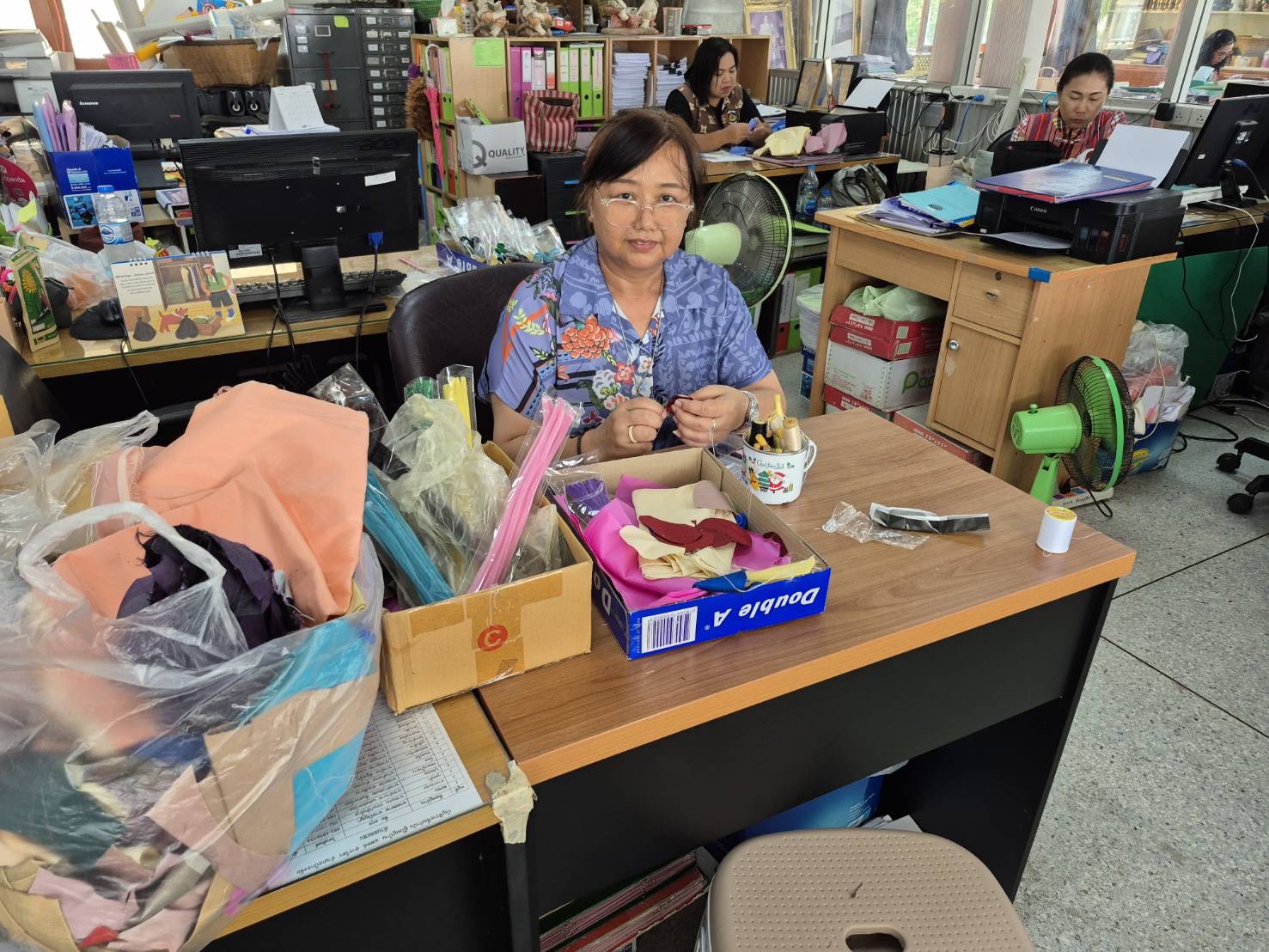 พช.ปักธงชัย จ.นครราชสีมา ประดิษฐ์ผีเสื้อเพื่อสนับสนุนการออกร้านกาชาดของสมาคมแม่บ้านมหาดไทย ประจำปี 2568