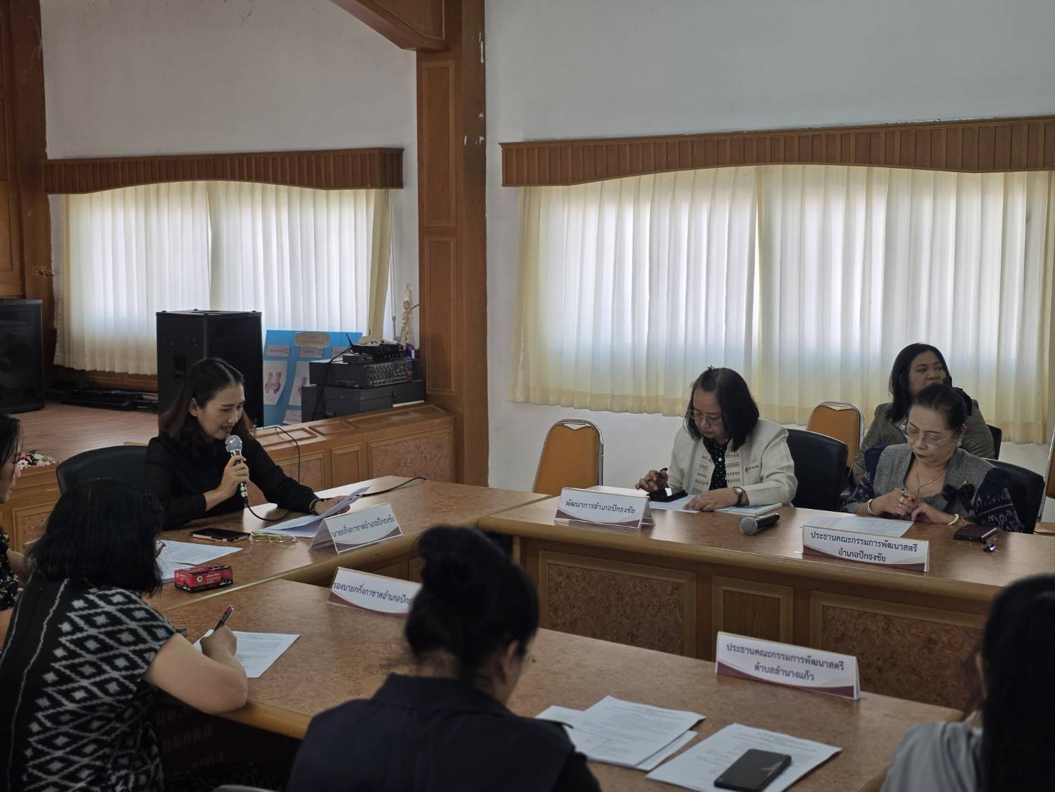 สำนักงานพัฒนาชุมชนอำเภอปักธงชัย ดำเนินการประชุมคณะกรรมการพัฒนาสตรีอำเภอปักธงชัย (กพสอ.) เพื่อเตรียมความพร้อมการจัดกิจกรรมการรำบวงสรวงวันแห่งชัยชนะท้าวสุรนารี ประจำปี 2569