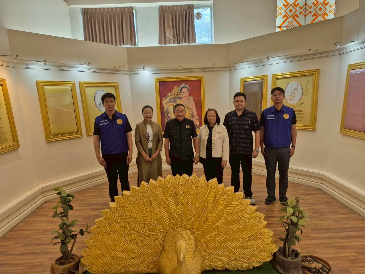 ผู้ตรวจราชการฯ ลงพื้นที่เยี่ยมเยียนและให้กำลังใจ “ศูนย์ไหม นครชัยบุรินทร์” อำเภอปักธงชัย มุ่งขับเคลื่อนเศรษฐกิจฐานรากและอัตลักษณ์ผ้าถิ่น