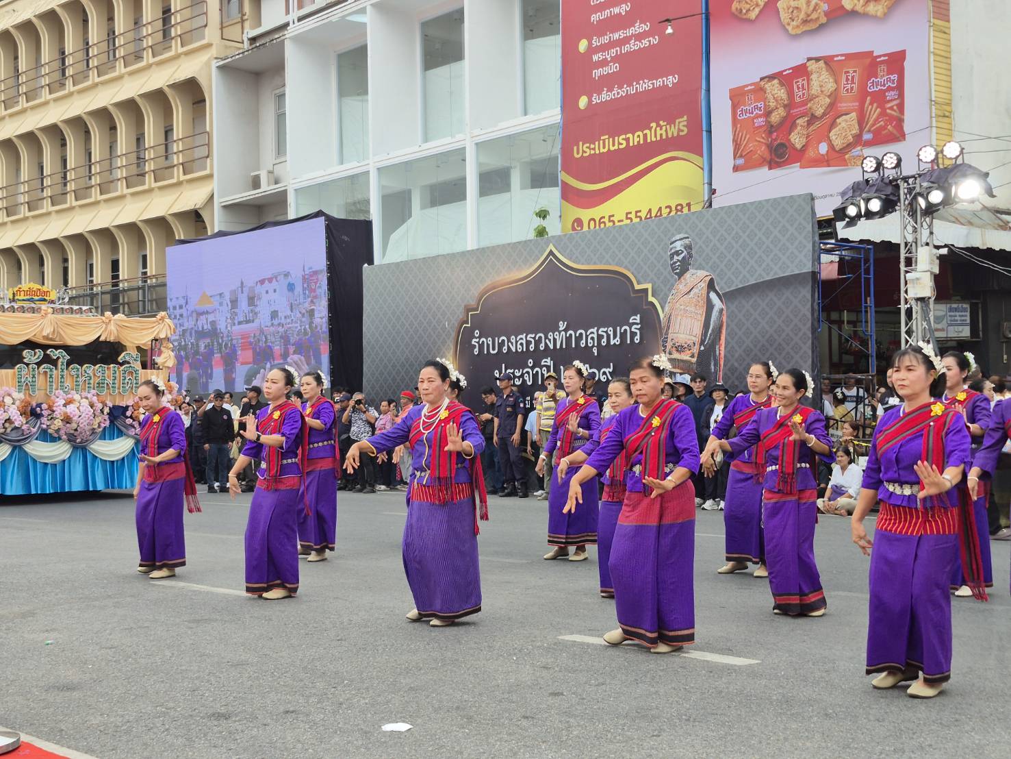 สพอ.ปักธงชัย ร่วมขบวนเฉลิมฉลองชัยชนะท้าวสุระนารี ประจำปี 2569